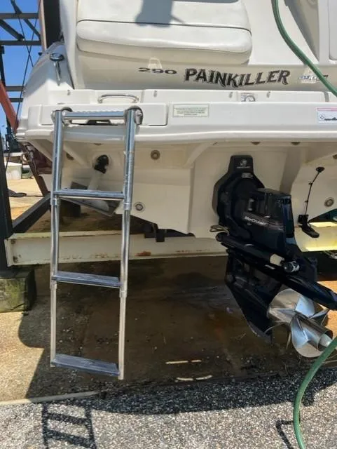 Slide: The Image of 2008 Sea Ray 290 Sundeck boat with ladder and outboard motor. - 10