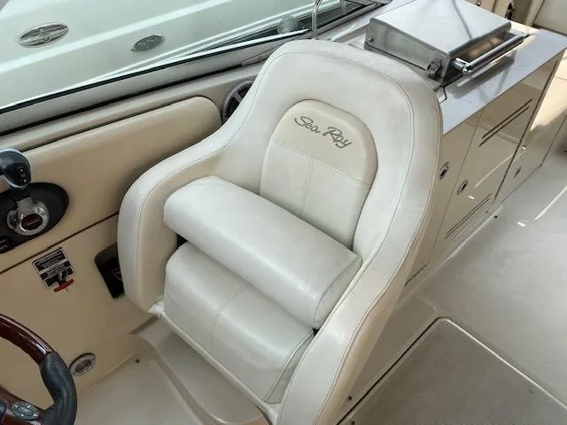 Slide: The Image of Captain's seat on 2008 Sea Ray 290 Sundeck boat, featuring white leather upholstery. - 31