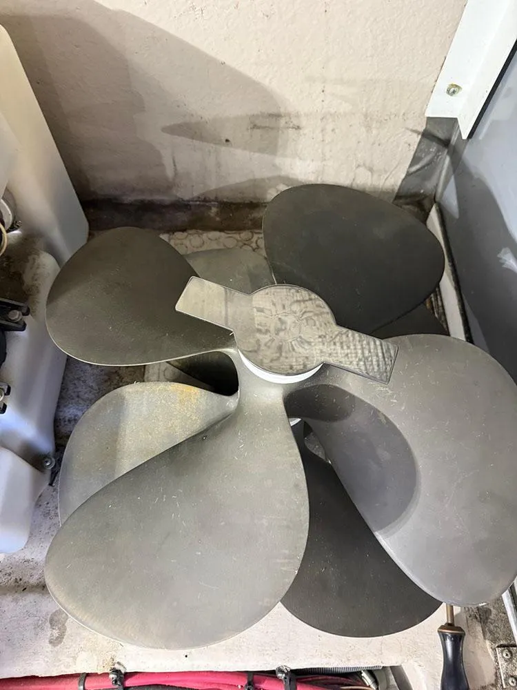 Slide: The Image of Propeller of 2003 Sea Ray 390 Motor Yacht, displayed indoors. - 15