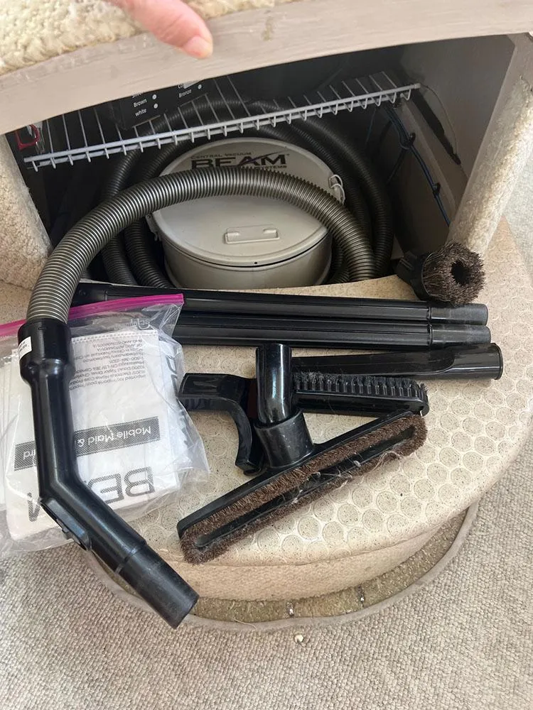 Slide: The Image of Central vacuum system components in a 2003 Sea Ray 390 Motor Yacht. - 17