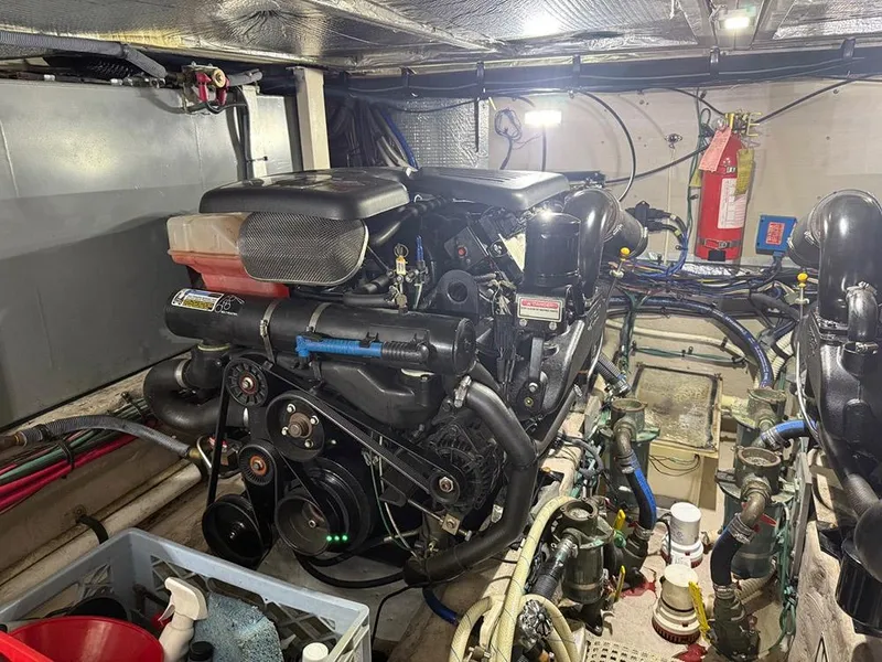 Slide: The Image of Sea Ray 390 Motor Yacht 2003 - 60