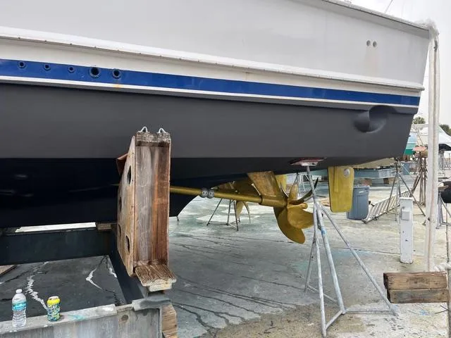 Slide: The Image of Hatteras 55 Convertible 2001 - 95