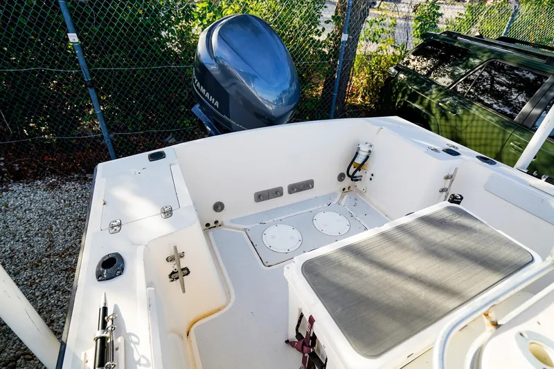Slide: The Image of 1995 Mako 221 CC boat interior with Yamaha outboard motor. - 14