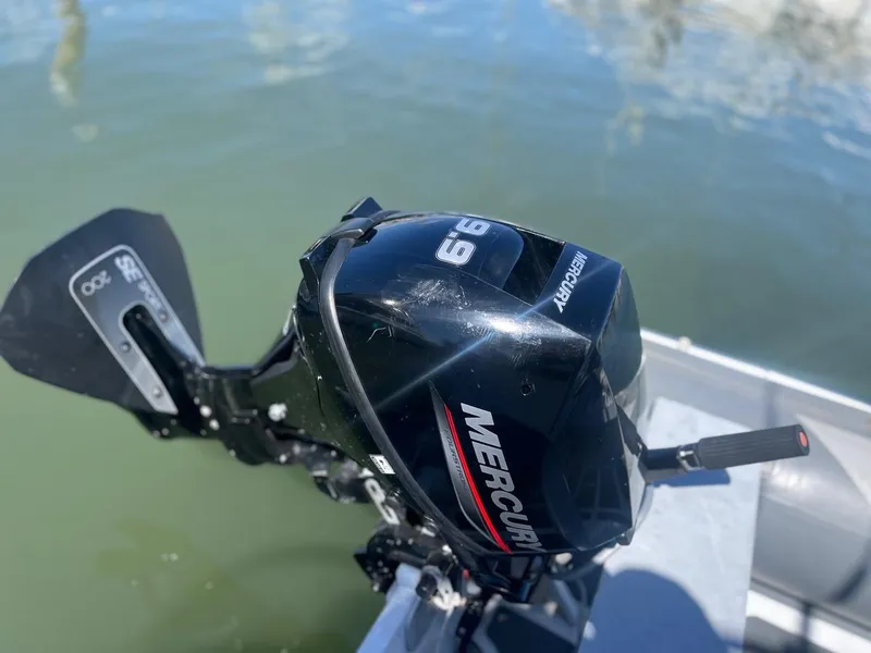 Slide: The Image of Outboard motor on a 1997 Mainship 350 boat, featuring a Mercury 9.9 engine. - 29