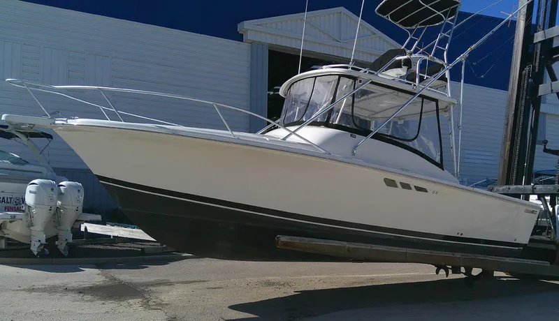 Slide: The Image of Luhrs Tournament 290 Open 2000 boat in dry dock, side view. - 4