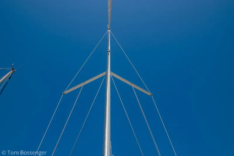 Slide: The Image of Mast of 2022 Beneteau Oceanis 30.1 sailboat against clear blue sky. - 40
