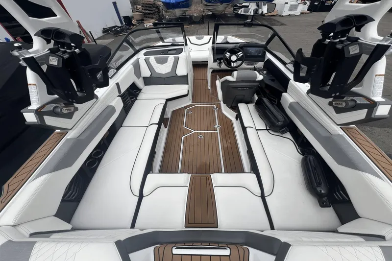 Slide: The Image of Nautique Super Air Nautique G23 2021 - 6