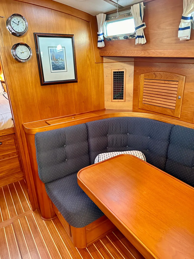 Slide: The Image of Salon - 16