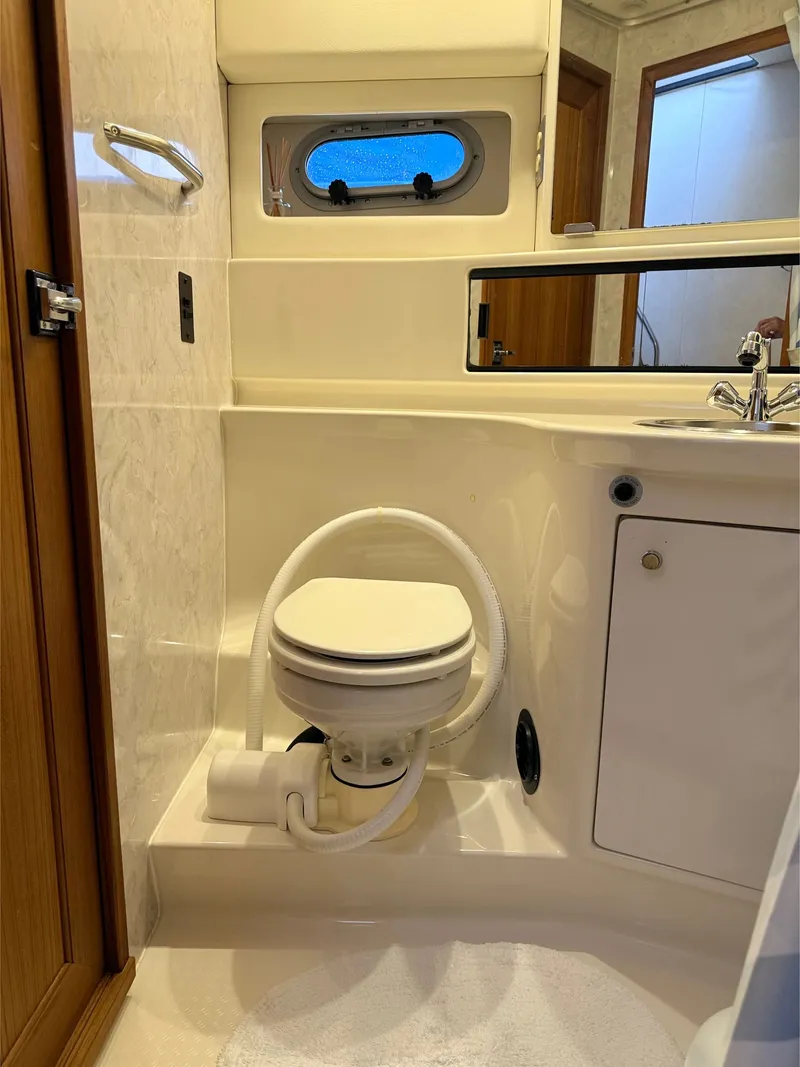 Slide: The Image of Bayliner 3988 Motor Yacht 1995 - 12