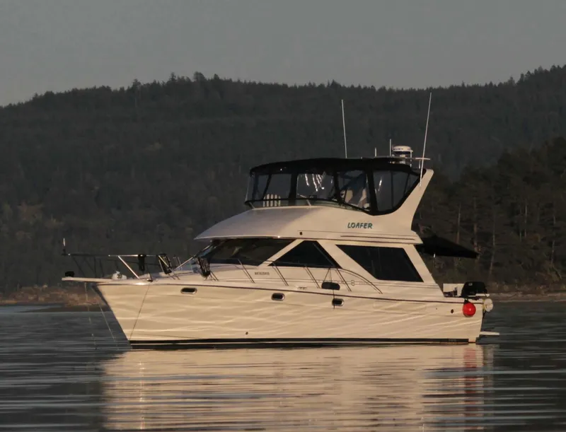 Slide: The Image of Bayliner 3988 Motor Yacht 1995 - 18