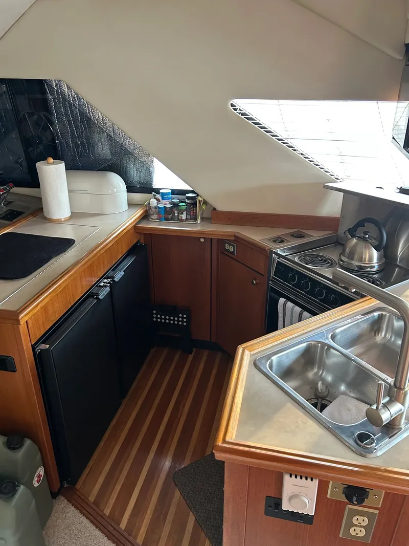 Slide: The Image of Bayliner 3988 Motor Yacht 1995 - 7