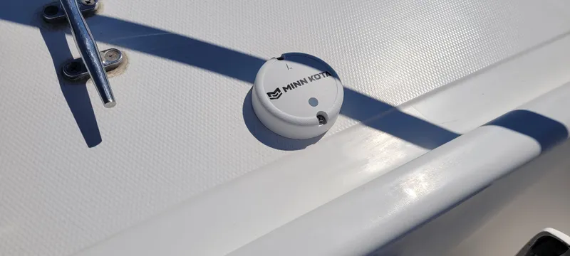 Slide: The Image of 2001 Angler 22 Center Console boat deck with Minn Kota component. - 26