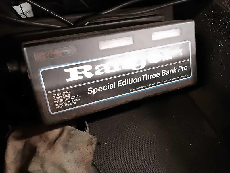 Slide: The Image of Ranger Special Edition Three Bank Pro charger, 1999 Ranger 461VS Comanche boat accessory. - 32