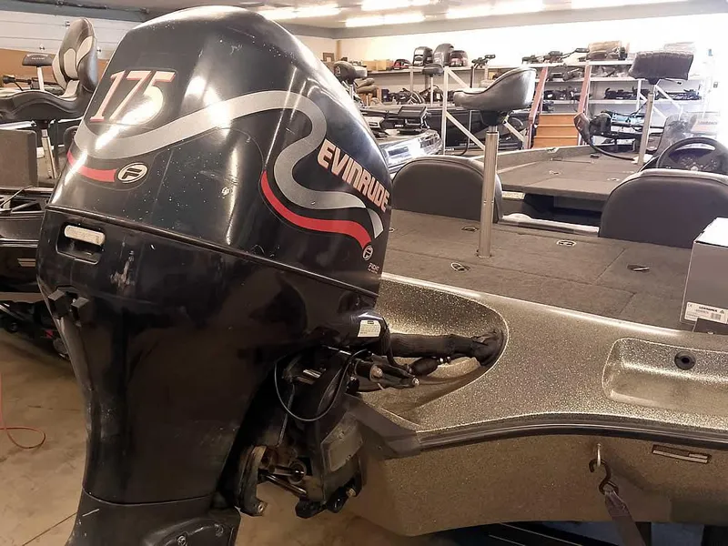 Slide: The Image of 1999 Ranger 461VS Comanche boat with Evinrude 175 outboard motor in a storage facility. - 33