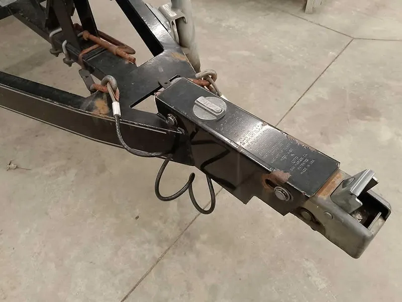 Slide: The Image of Trailer hitch of a 1999 Ranger 461VS Comanche on concrete floor. - 5