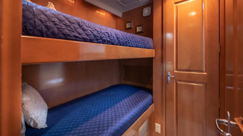 Slide: The Image of Hatteras 74 Sport Deck Motor Yacht 1998 - 52