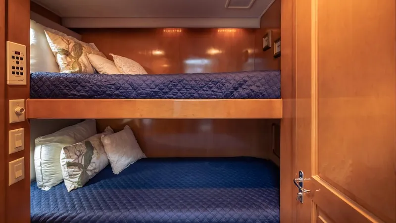 Slide: The Image of Hatteras 74 Sport Deck Motor Yacht 1998 - 53