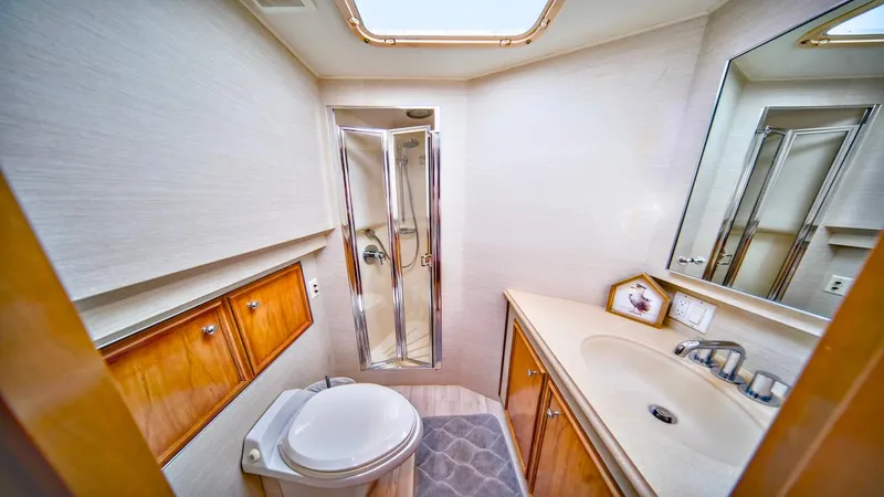 Slide: The Image of Hatteras 74 Sport Deck Motor Yacht 1998 - 54