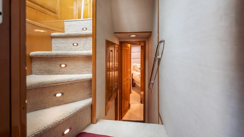 Slide: The Image of Hatteras 74 Sport Deck Motor Yacht 1998 - 55