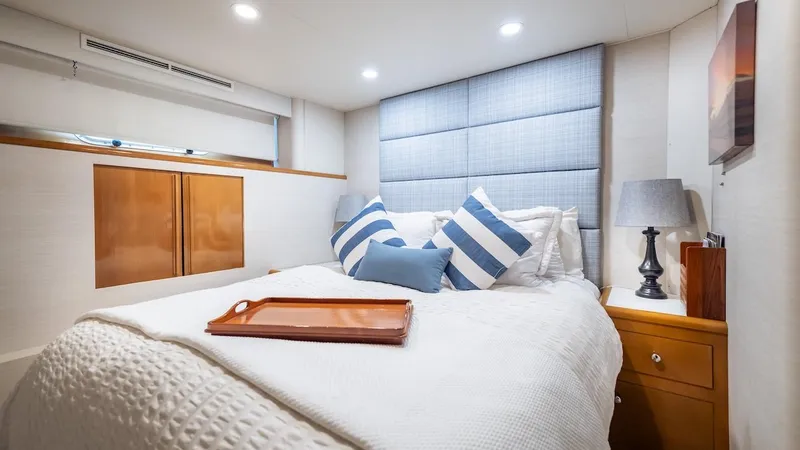 Slide: The Image of Hatteras 74 Sport Deck Motor Yacht 1998 - 56