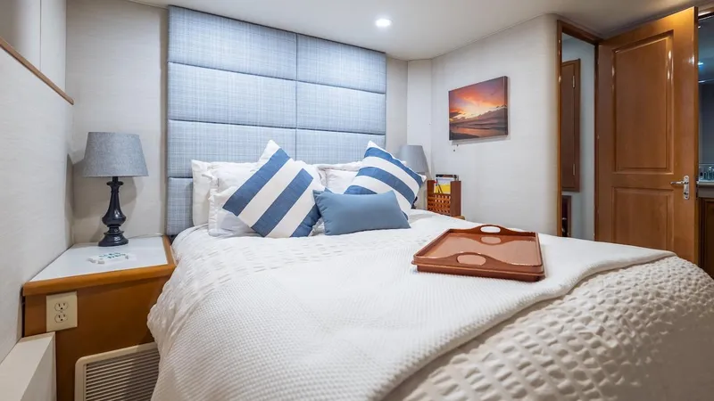 Slide: The Image of Hatteras 74 Sport Deck Motor Yacht 1998 - 57