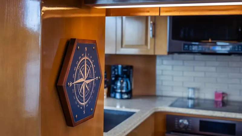 Slide: The Image of Hatteras 74 Sport Deck Motor Yacht 1998 - 62