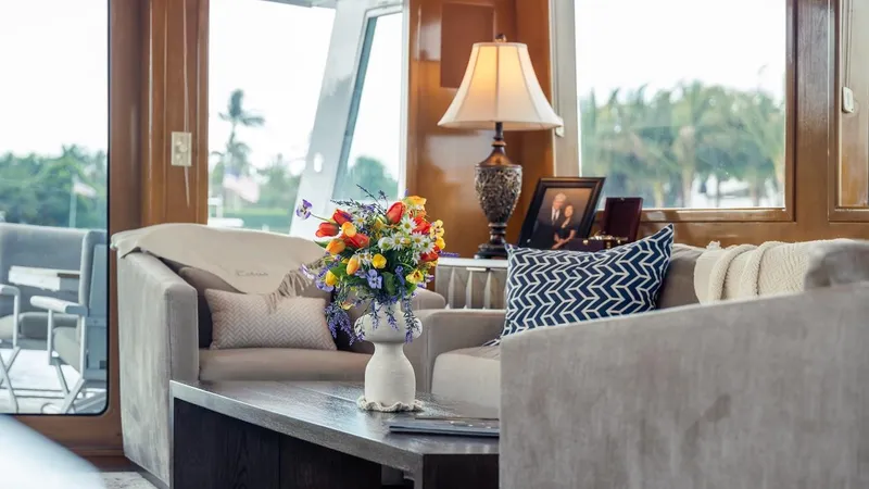 Slide: The Image of Hatteras 74 Sport Deck Motor Yacht 1998 - 63