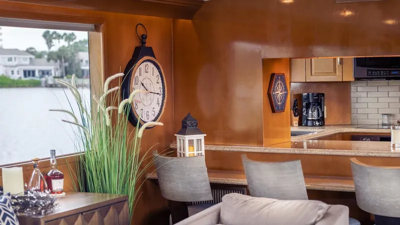 Slide: The Image of Hatteras 74 Sport Deck Motor Yacht 1998 - 64