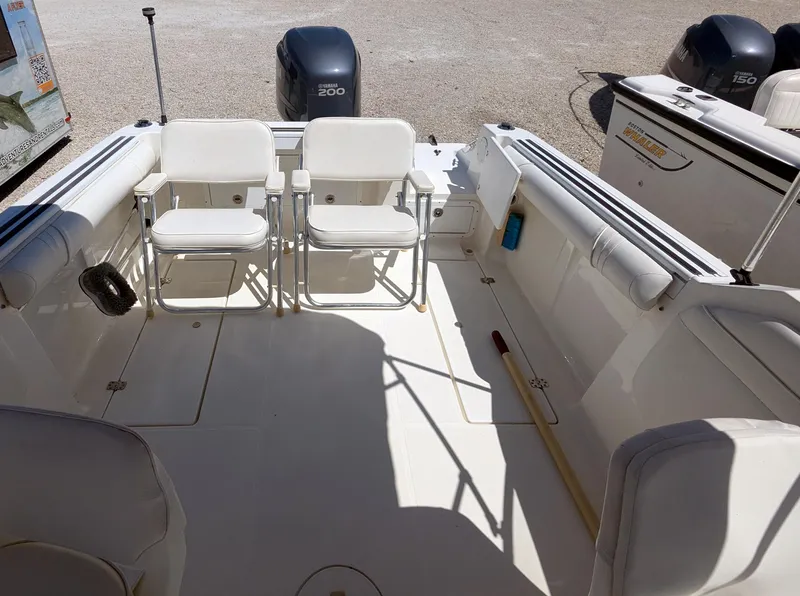 Slide: The Image of 2003 Wellcraft 210 Sportsman boat interior with seating and outboard motor. - 12