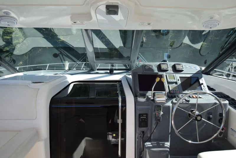 Slide: The Image of Tiara Sovran 3600 2005 - 15