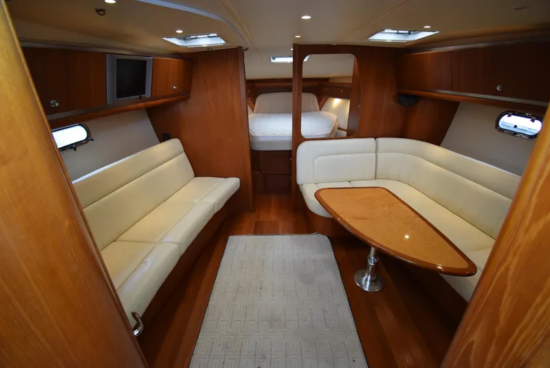 Slide: The Image of Tiara Sovran 3600 2005 - 24