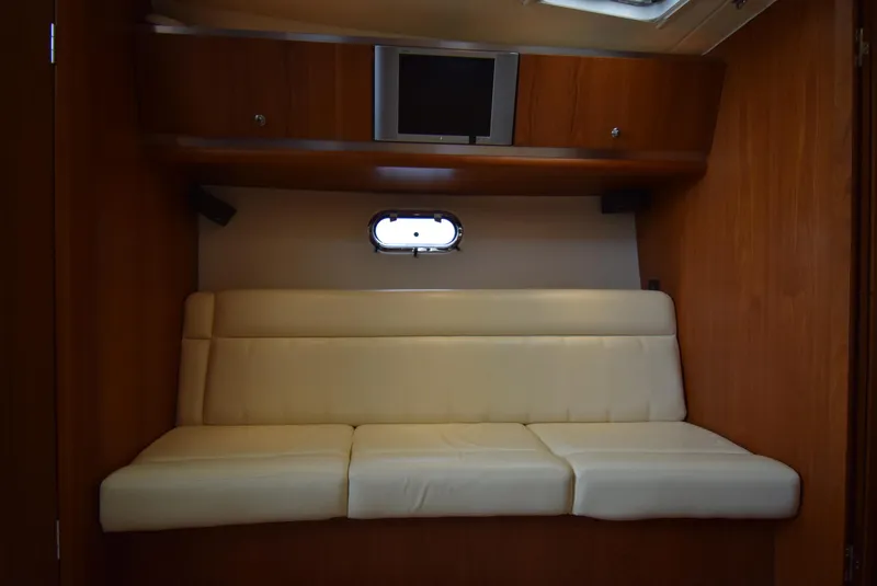 Slide: The Image of Tiara Sovran 3600 2005 - 27