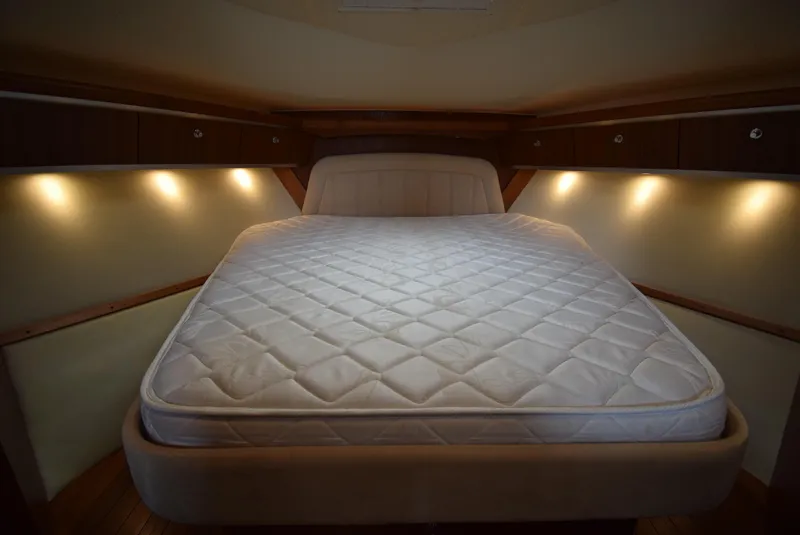 Slide: The Image of Tiara Sovran 3600 2005 - 28