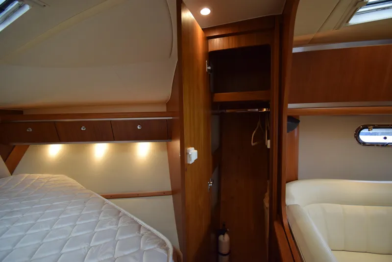 Slide: The Image of Tiara Sovran 3600 2005 - 30