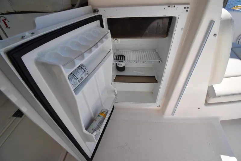 Slide: The Image of Tiara Sovran 3600 2005 - 34