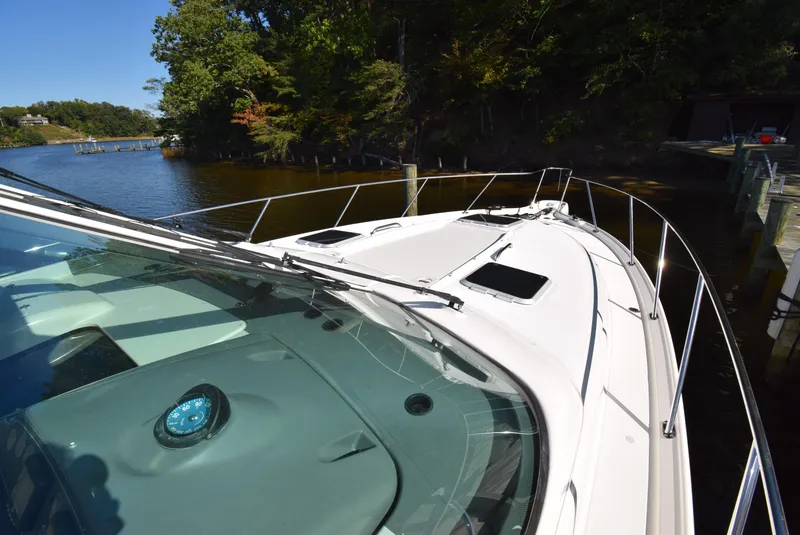 Slide: The Image of Tiara Sovran 3600 2005 - 39