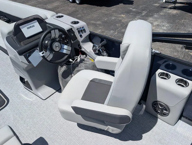 Slide: The Image of 2025 HARRIS 230 FISH AND CRUISE TRITOON - 5