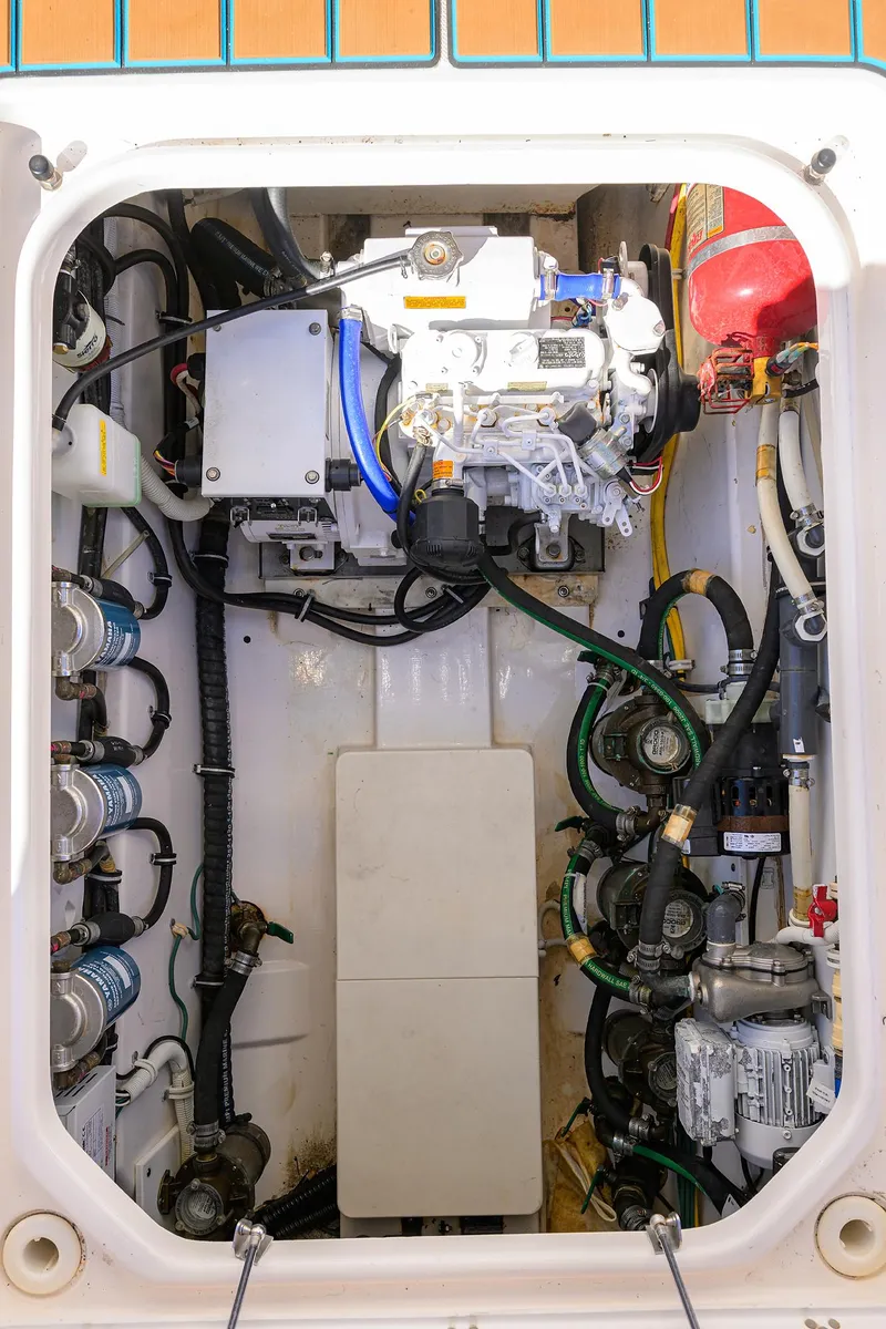 Slide: The Image of Pursuit 40 2017 - Exterior Cockpit - 25