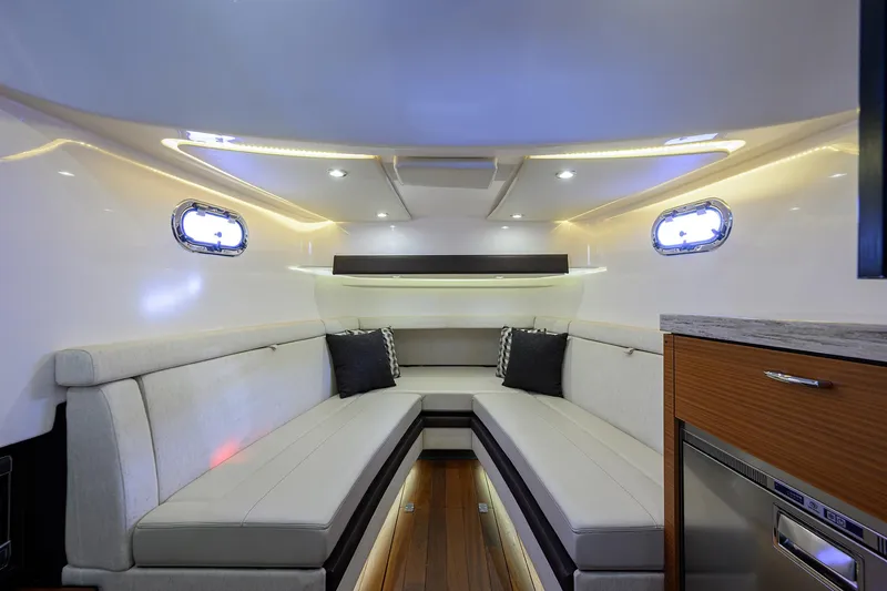 Slide: The Image of Pursuit 40 2017 - Interior Cabin - 36