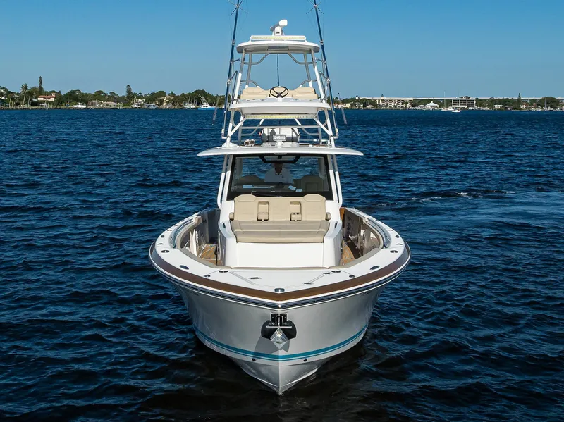 Slide: The Image of Pursuit 40 2017 - Exterior Profile - 41