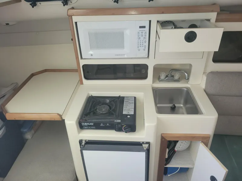 Slide: The Image of Albin 28 Tournament Express 2000 - 15