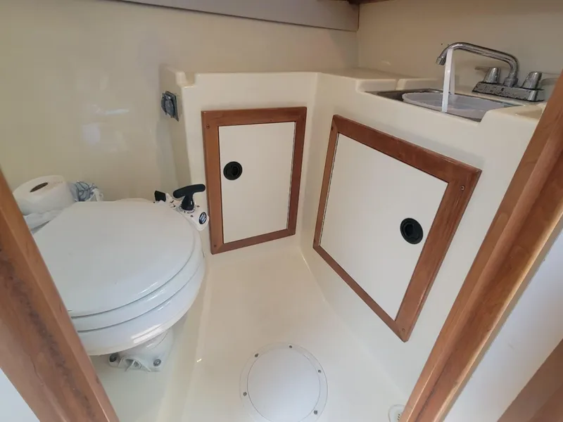 Slide: The Image of Albin 28 Tournament Express 2000 - 17