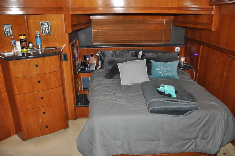 Slide: The Image of Luxurious bedroom interior of 2000 Carver 530 Voyager Pilothouse yacht. - 27