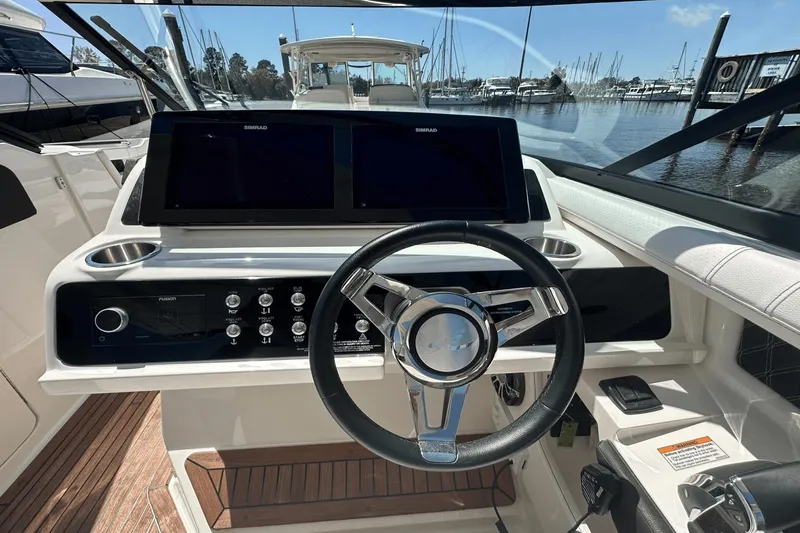 Slide: The Image of Sea Ray 310 SLX-OB 2019 - 25