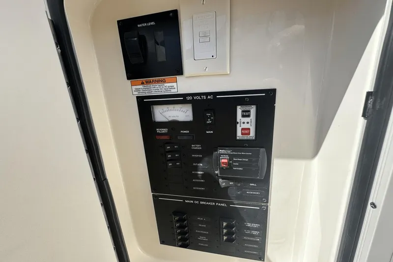 Slide: The Image of Sea Ray 310 SLX-OB 2019 - 35