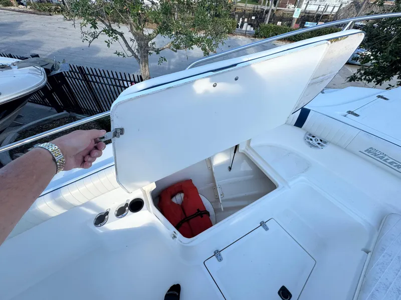 Slide: The Image of Boston Whaler 26 Outrage 2000 model, open storage compartment with life jacket inside. - 33