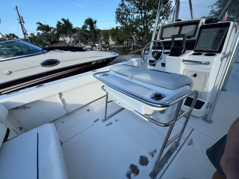 Slide: The Image of 2000 Boston Whaler 26 Outrage boat interior with steering console and seating. - 44