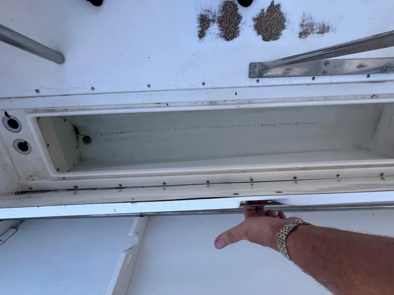 Slide: The Image of Boston Whaler 26 Outrage 2000 - 50