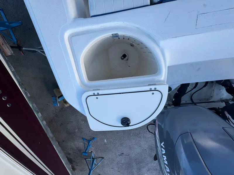 Slide: The Image of Boston Whaler 26 Outrage 2000 - 51