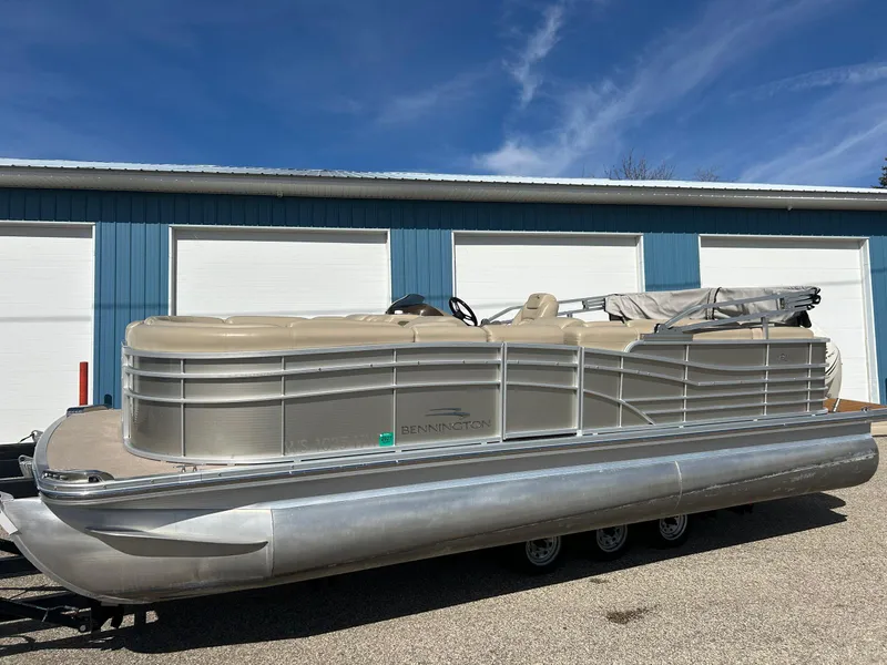 Slide: The Image of 2012 Bennington 2250RCL pontoon boat parked near blue garage doors. - 35
